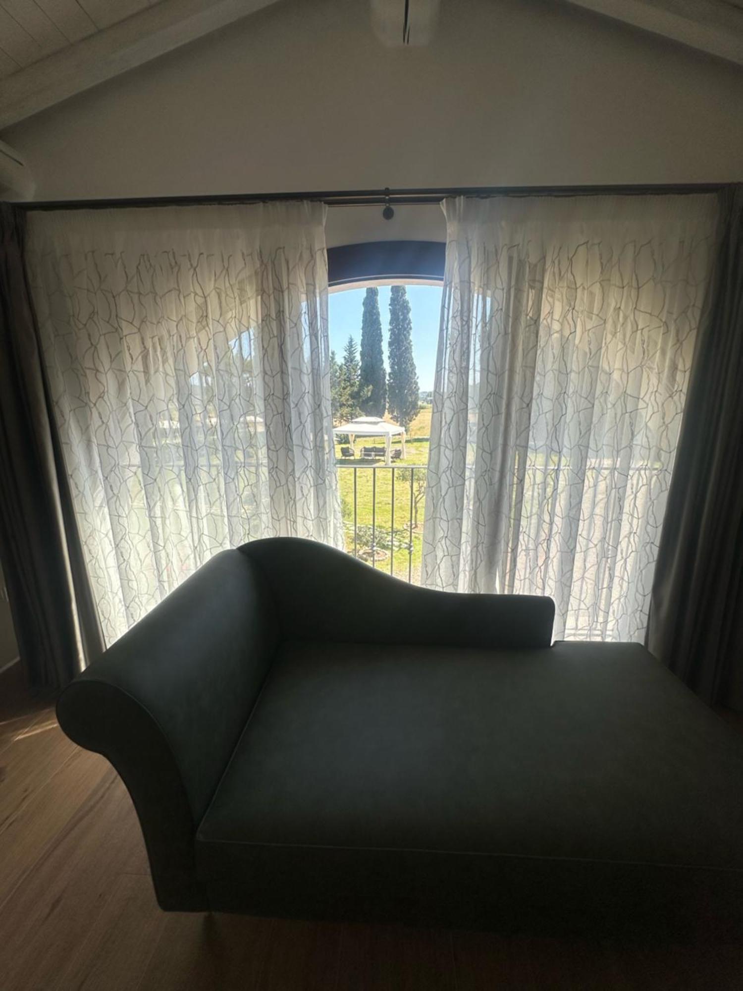 La Vecchia Cantina Guzzardi Lari Bagian luar foto