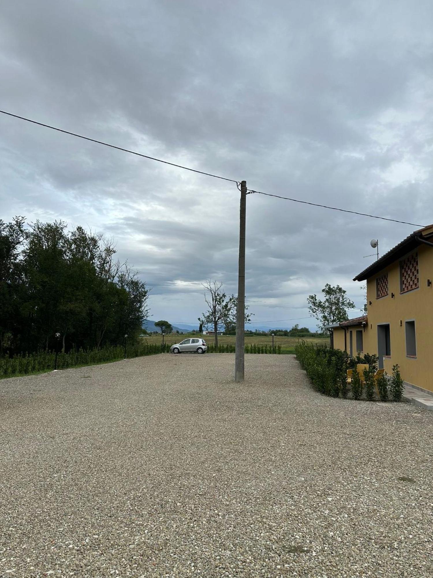 La Vecchia Cantina Guzzardi Lari Bagian luar foto