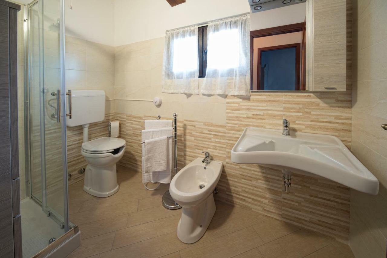 La Vecchia Cantina Guzzardi Lari Bagian luar foto