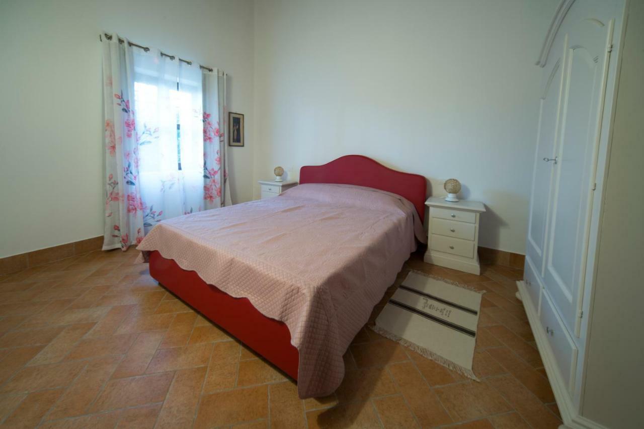 La Vecchia Cantina Guzzardi Lari Bagian luar foto