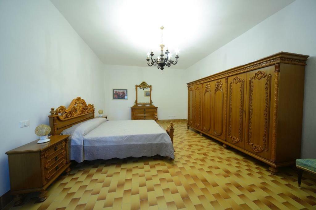 La Vecchia Cantina Guzzardi Lari Bagian luar foto