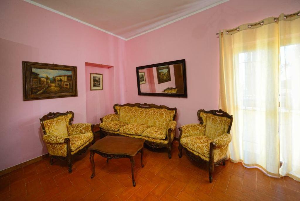La Vecchia Cantina Guzzardi Lari Bagian luar foto