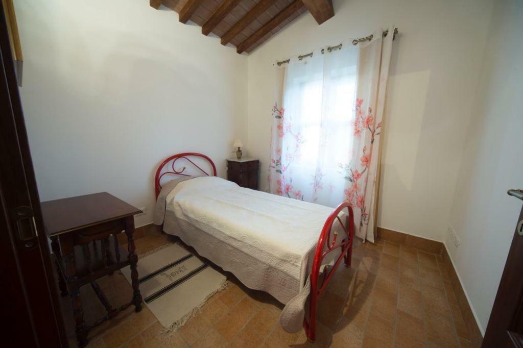 La Vecchia Cantina Guzzardi Lari Bagian luar foto